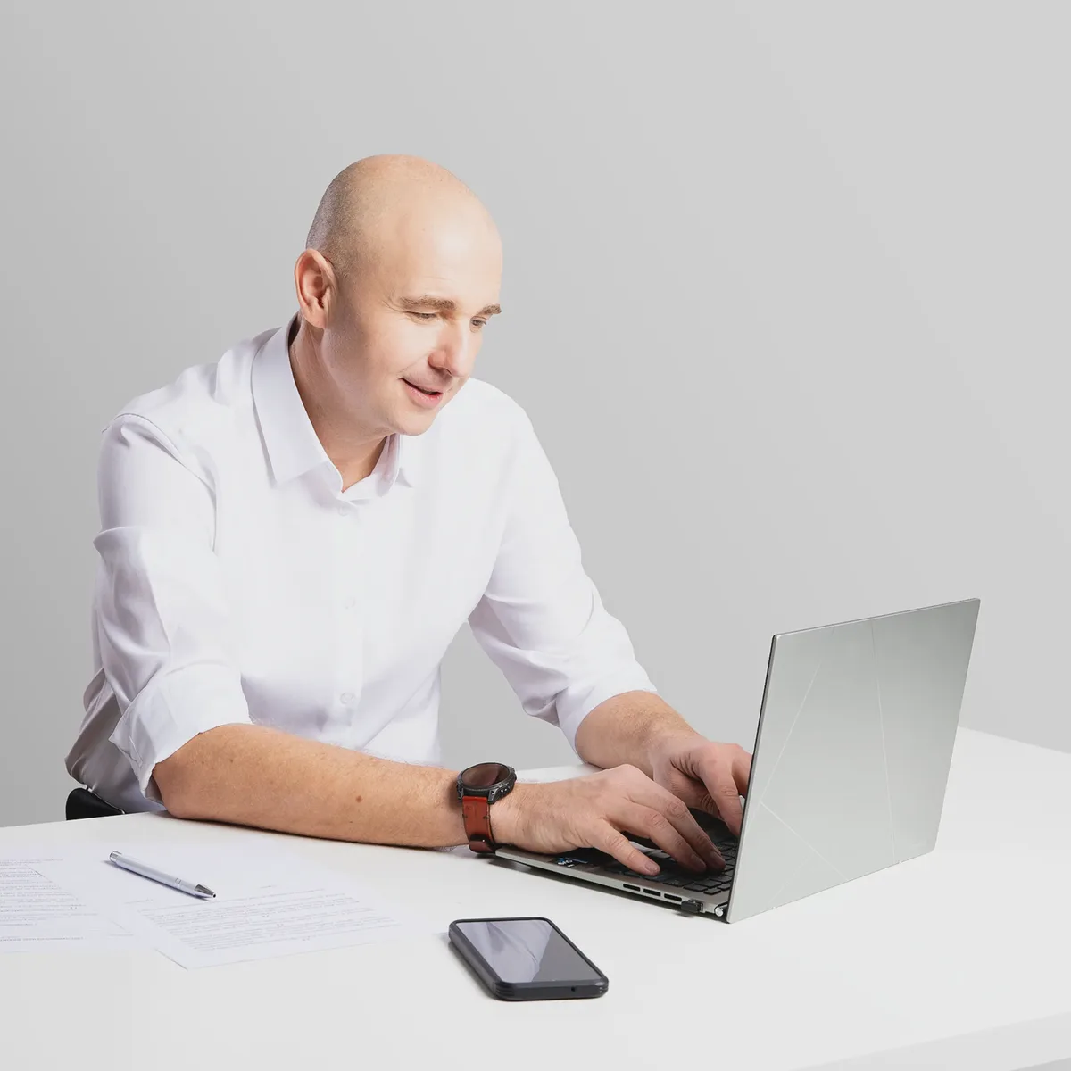 Piotr Skobało working on supply chain solutions